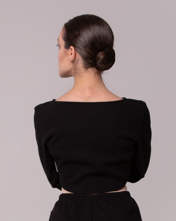 Black-sweater-and-shorts-